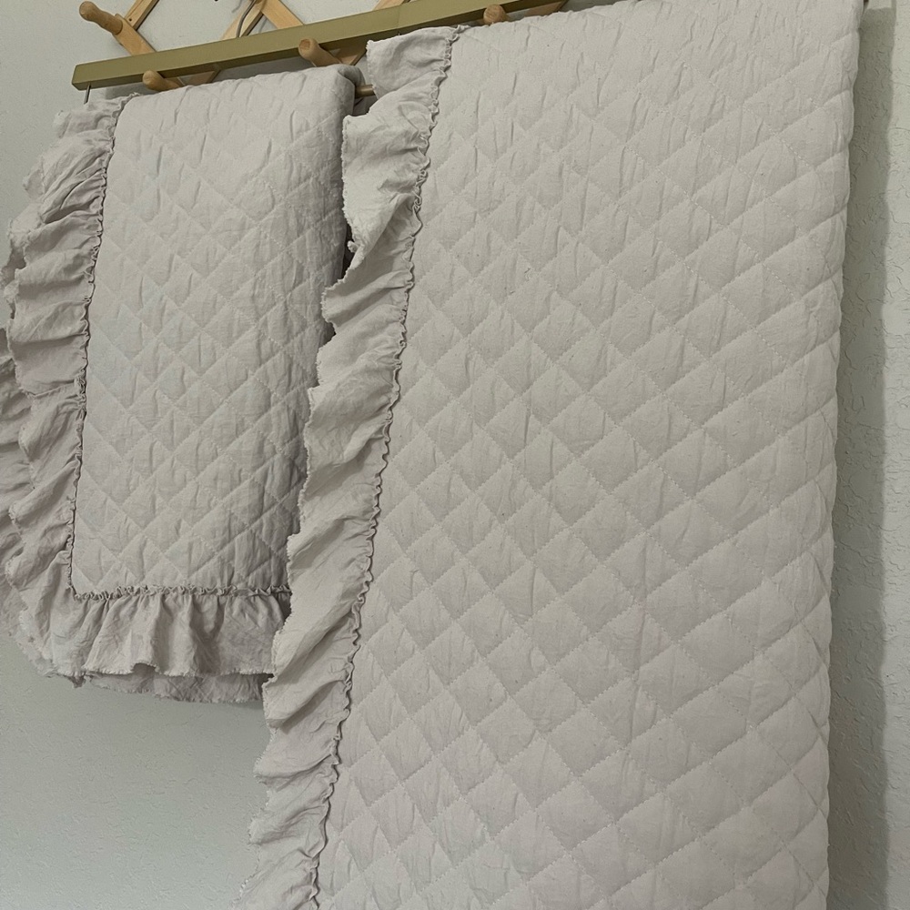 Diamond Ruffle Embroidered Shabby Chic 3 pc Queen Quilt Set - Picture 2 of 11